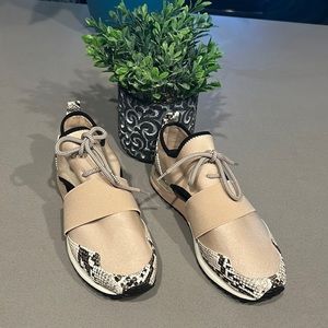 Beautiful, Aldo sneakers. Can be worn with it without socks